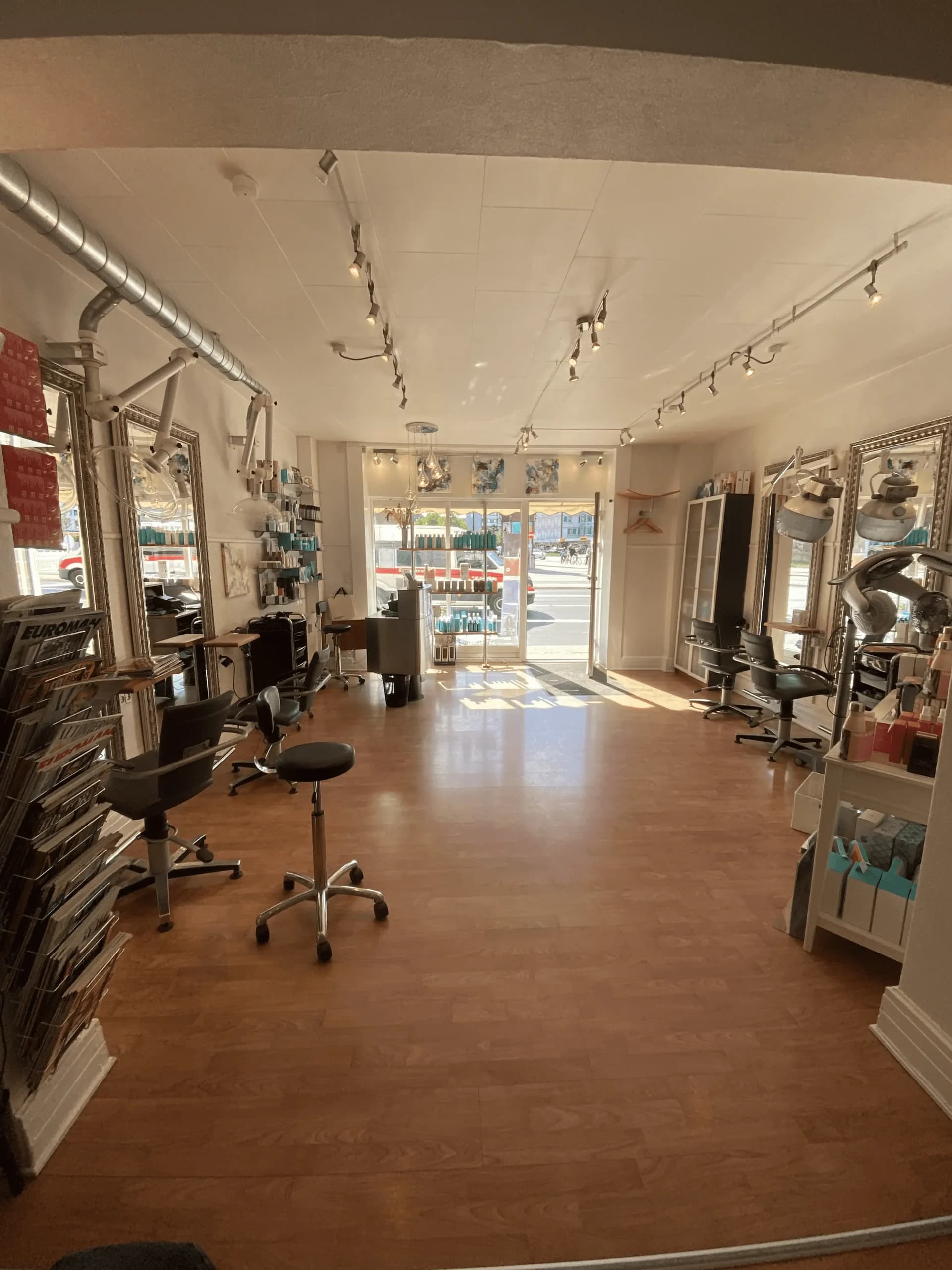 Inde i Cut Shop 156 på Østerbrogade